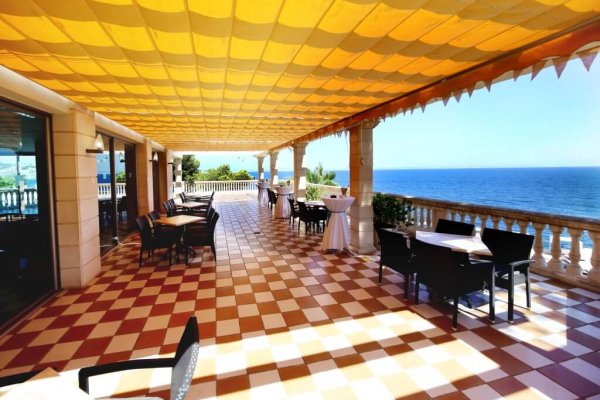 Auch als Lounge Area könnt ihr die Terrasse mit wunderschönem Ausblick nutzen...