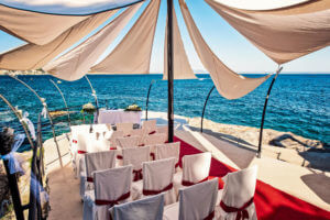 Traumhafte Hochzeitszeremonie am Meer