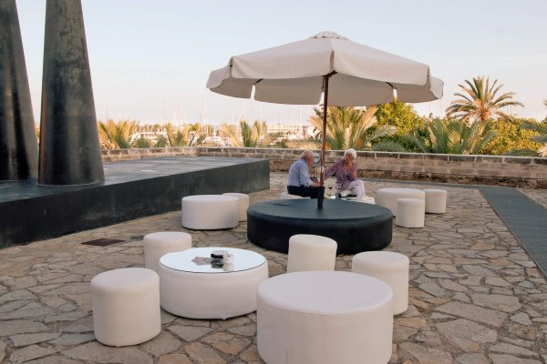 Loungemöbel zum Chillen auf der Terrasse