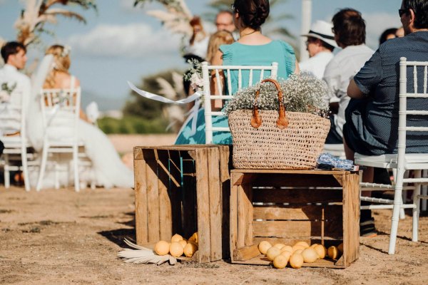 Zitronen und Olivenzweige-ein schönes Set up für die Hochzeitszeremonie